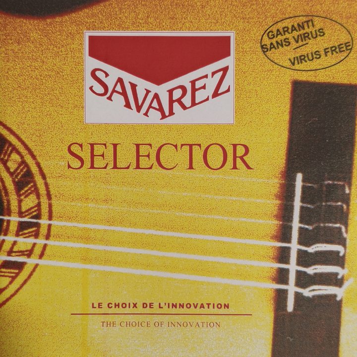 Carátula del CD Savarez Selector: el logotipo de Savarez y la palabra «Selector» sobre una guitarra en tonos amarillos, con el lema «Le choix de l'innovation / The choice of innovation» y un sello «Garanti sans virus / Virus free».