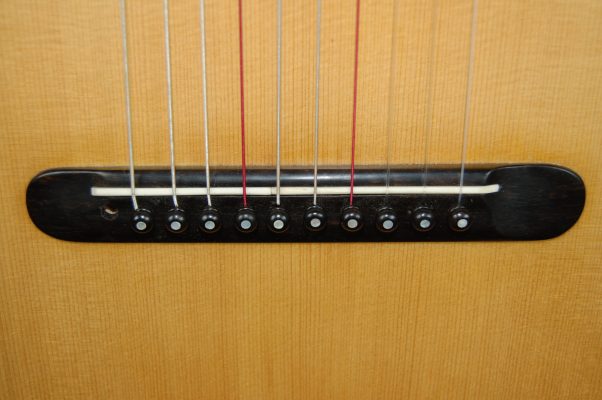 Guitarra atiorbada por Carlos González