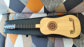 Front view of a baroque guitar rebuilt by luthier César Arias, spruce top with a Stradivarius-type rosette and moustache bridge