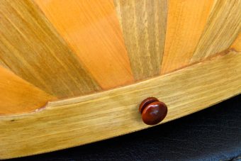 Base of the ribbed bowl of the Jaume Bosser Renaissance lute where the wooden ribs converge, with the end button
