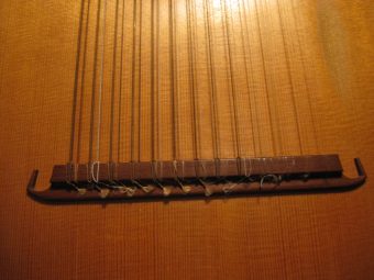 Bridge of the Hans Jordan baroque lute with pointed ends and the thirteen courses tied on