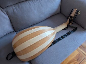 Back and neck of the 7-course renaissance lute by Nicolas Petit, with pear neck veneer