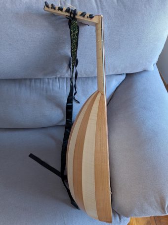 Side view of the Nicolas Petit renaissance lute showing the ribbed back and the straight neck