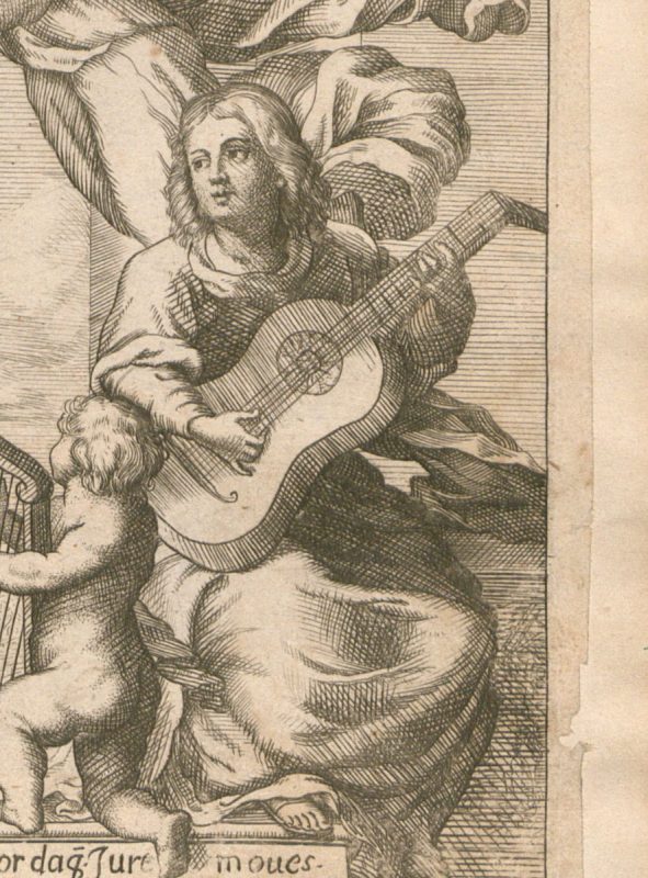 Detalle grabado de una musa tocando una guitarra barroca de cinco órdenes, con un amorcillo junto a un arpa