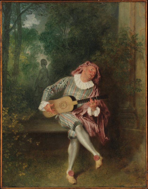 El personaje de la commedia dell’arte Mezzetin cantando y tocando la guitarra en un banco de jardín